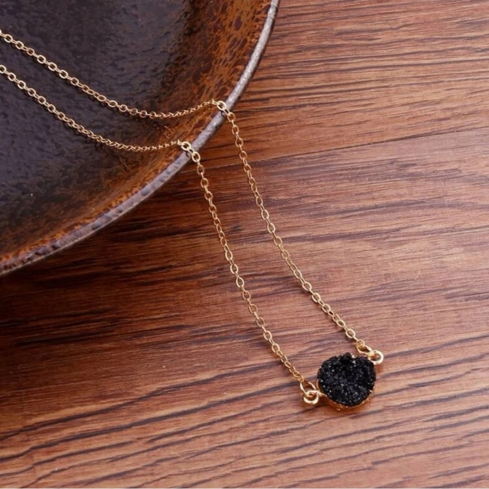 Black Crystal Stone Gold Necklace - Picture 1 of 3